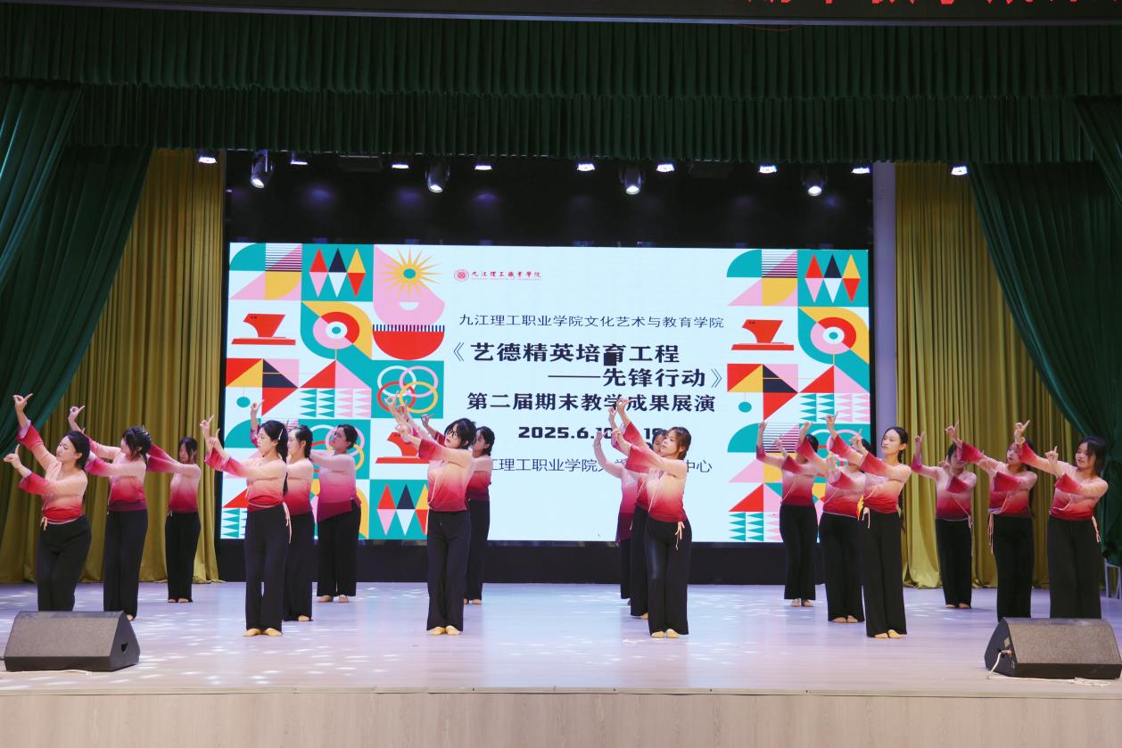E:/图片视频存档（一星期一清）/2025年图片资料/20250610 文艺学院教学成果展挑选/8.jpg8